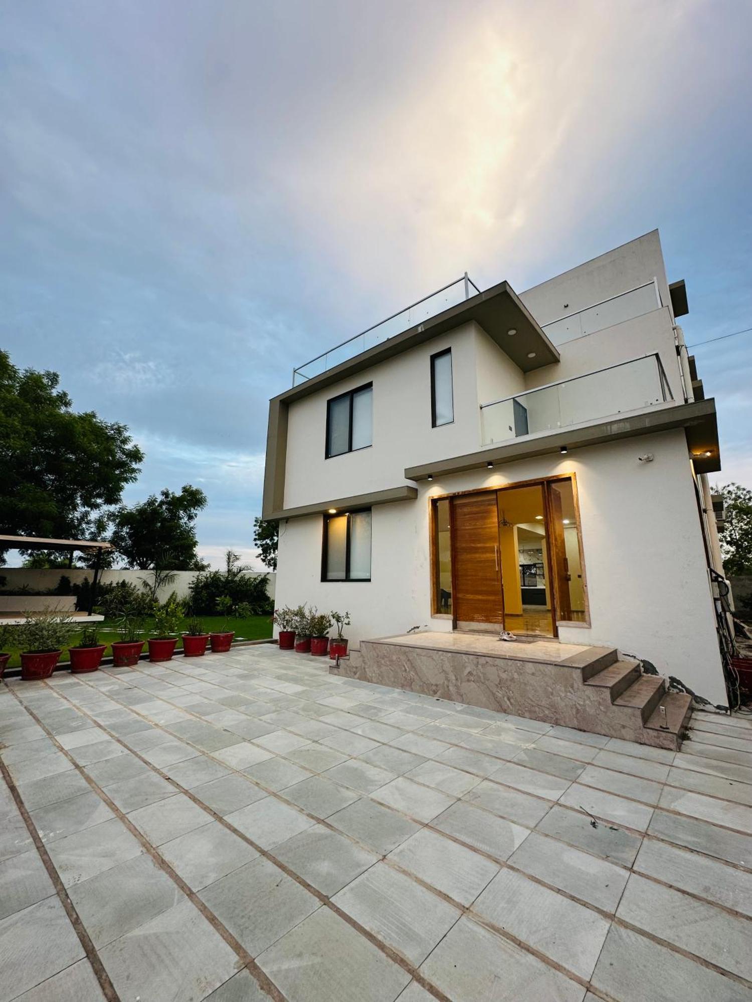 Karmabhumi 1 Villa Sātej Kültér fotó